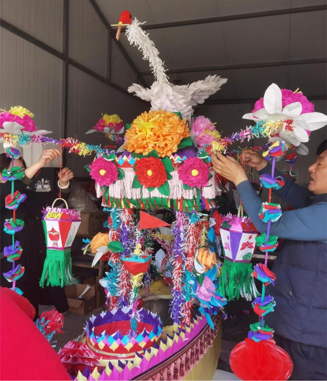 信宇腾远为湘河镇迎春灯会助力添彩